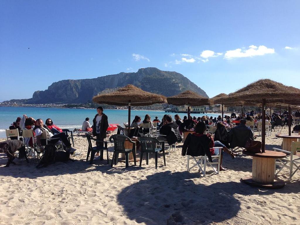 Home Beach Mondello Galatea Екстер'єр фото